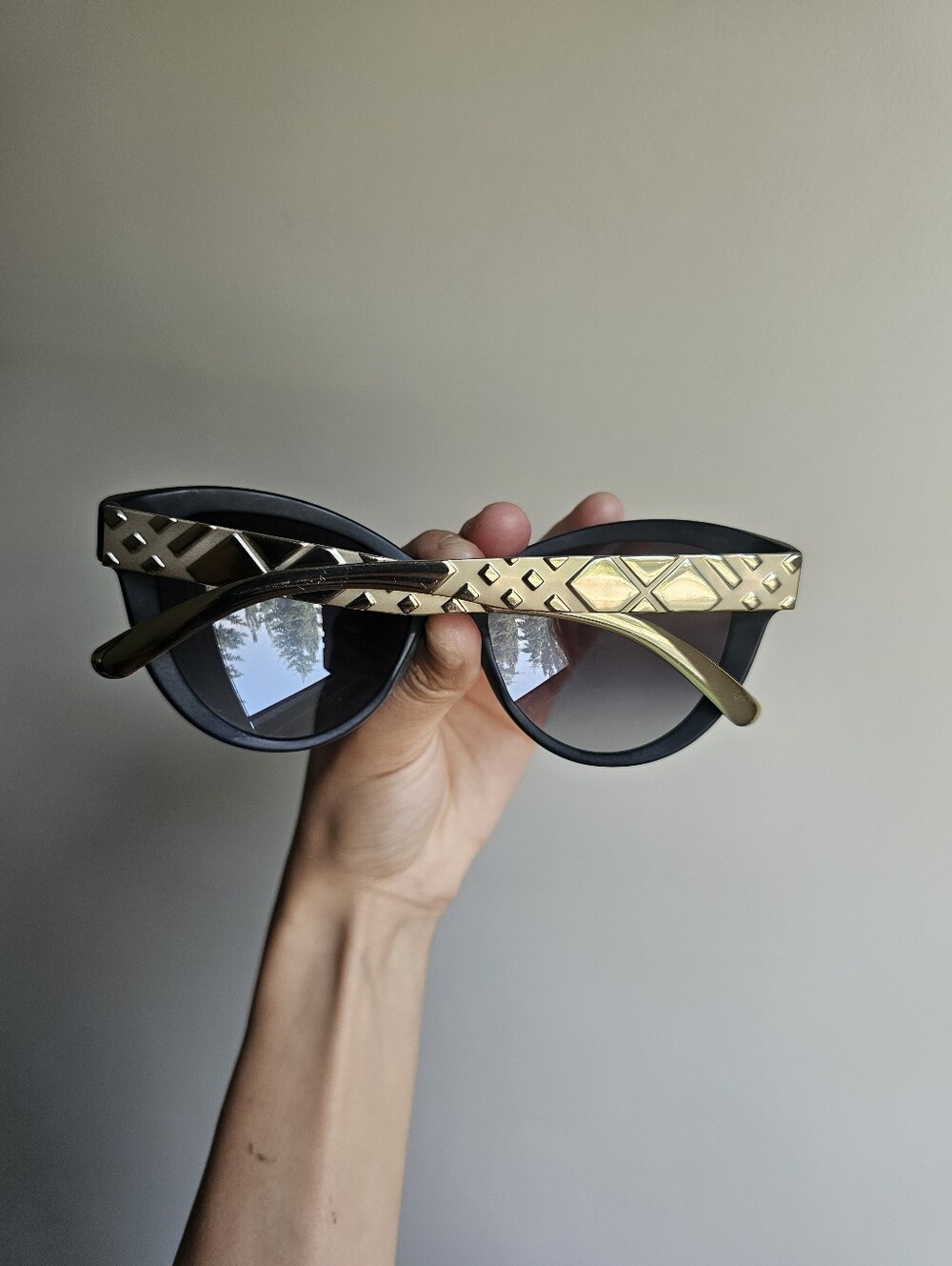 Burberry Black Cat Eye Polarized Lens Gold Metal Arm